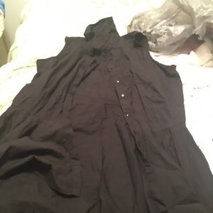 sleeveless black trench coat